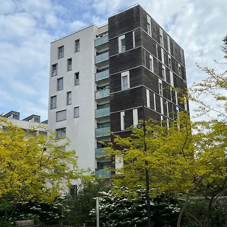 Pres De Paris, Bel Entier De 3 Pieces Avec Parking Apartament